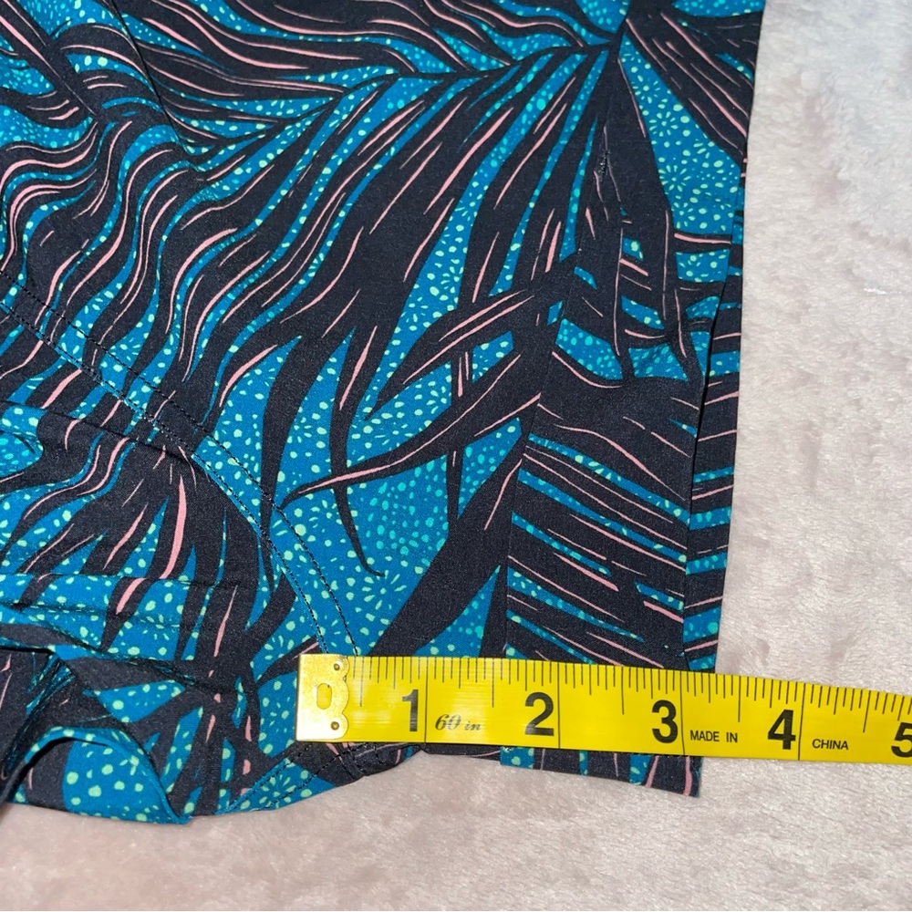 Lululemon athletic short size 6 - Picture 11 of 11